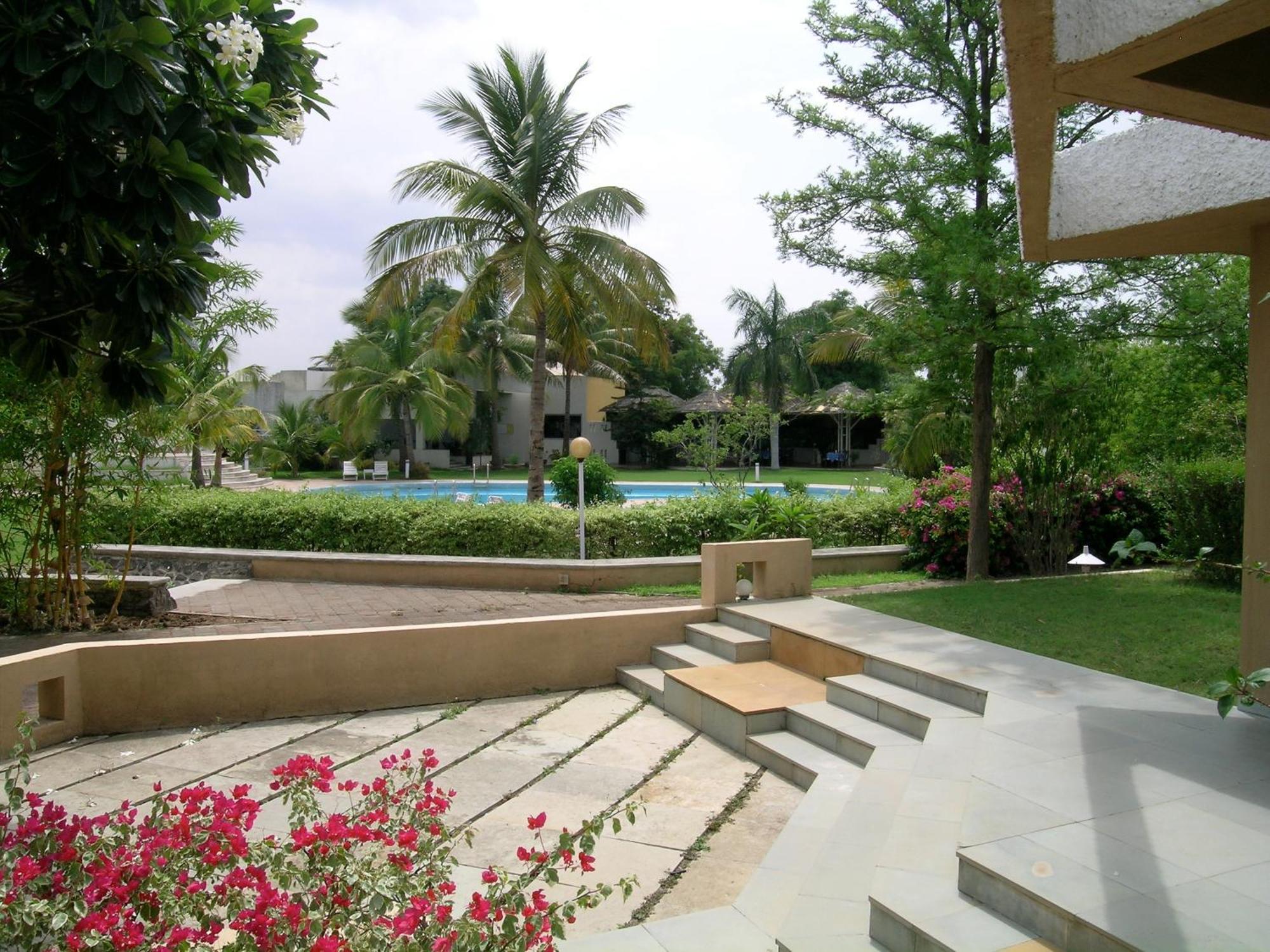 The Meadows Resort And Spa Aurangābād Exterior foto