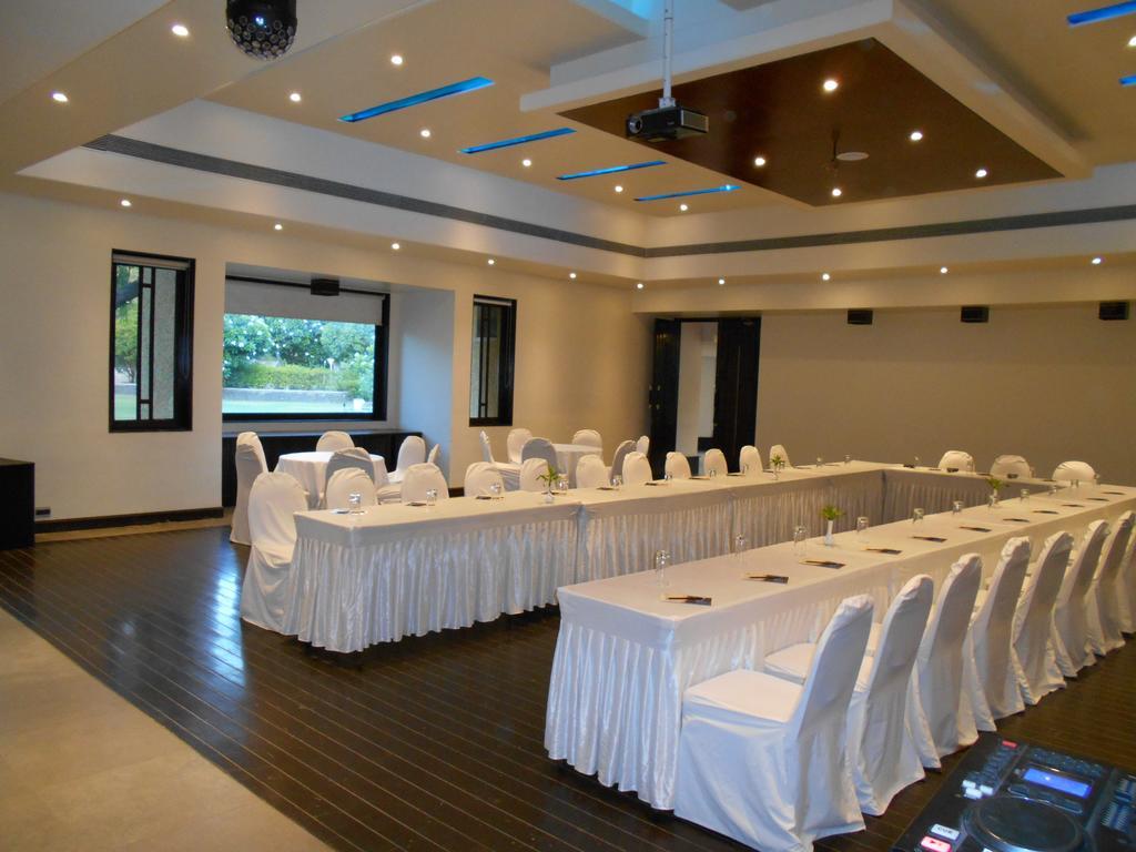The Meadows Resort And Spa Aurangābād Exterior foto