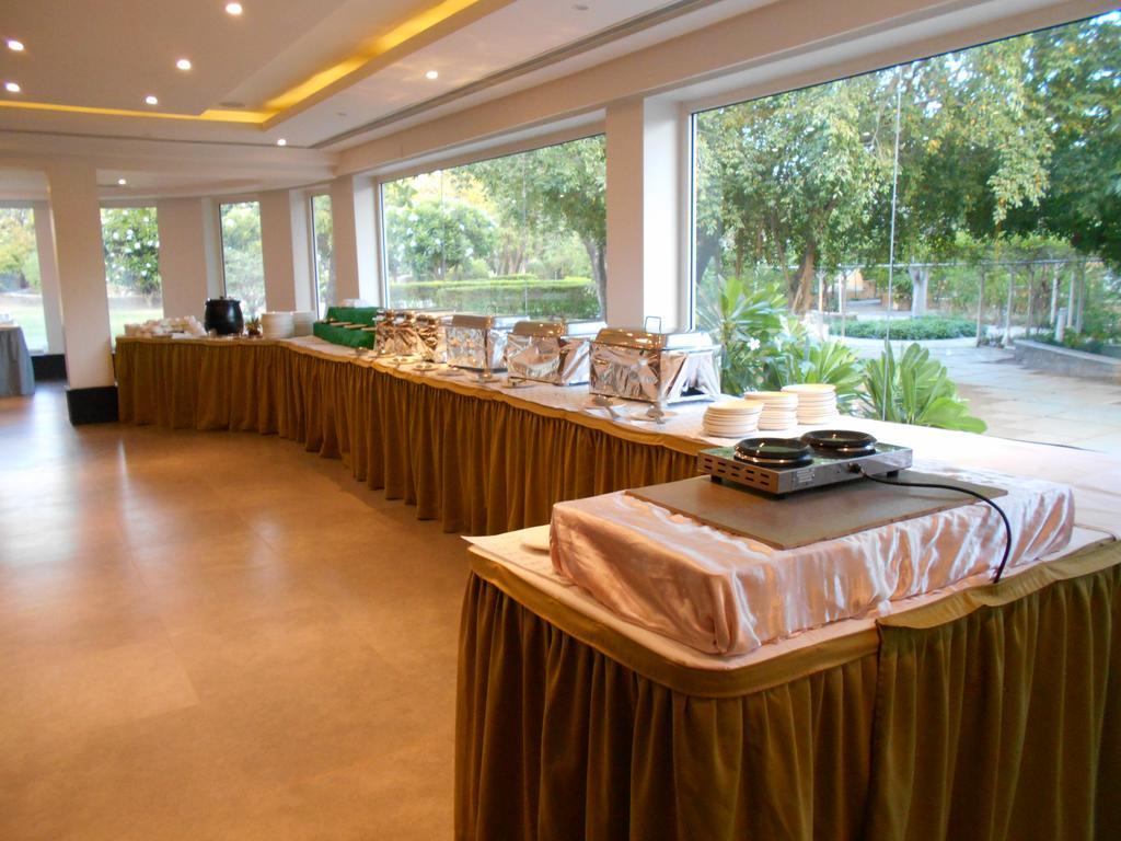 The Meadows Resort And Spa Aurangābād Exterior foto