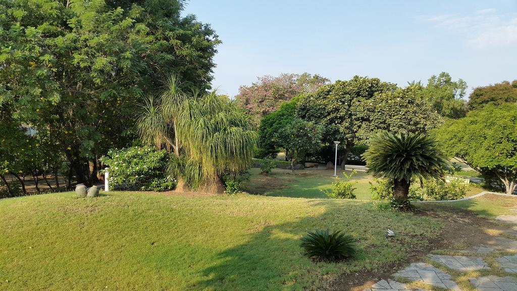 The Meadows Resort And Spa Aurangābād Exterior foto