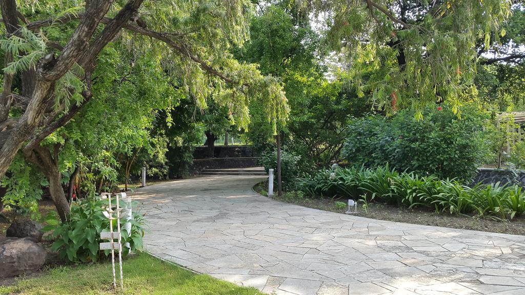 The Meadows Resort And Spa Aurangābād Exterior foto