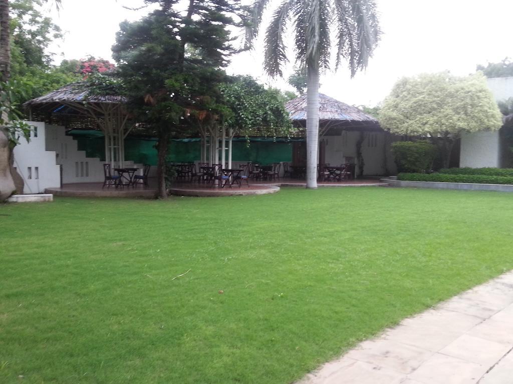The Meadows Resort And Spa Aurangābād Exterior foto