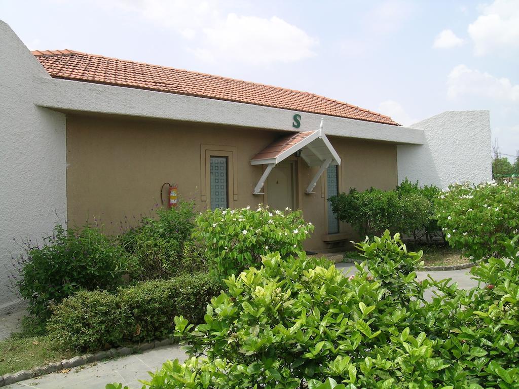 The Meadows Resort And Spa Aurangābād Habitación foto